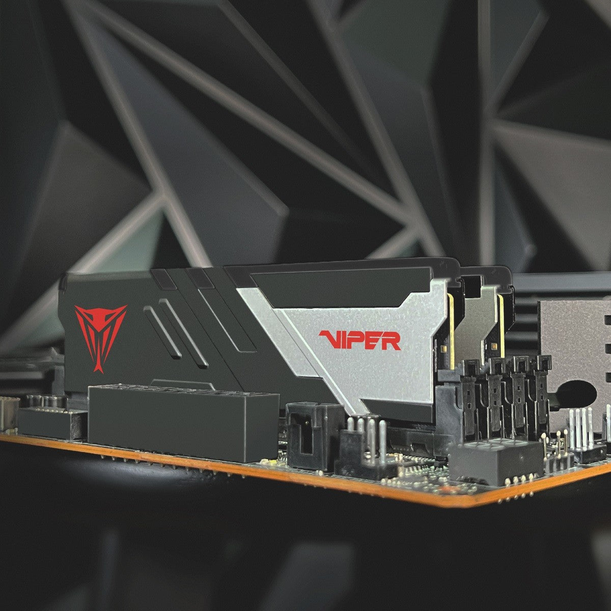  5600 MHz